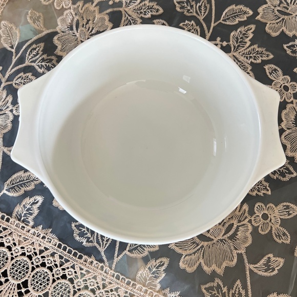 Vintage PYREX Cherry Blossom Round Casserole Dish - Picture 3 of 4